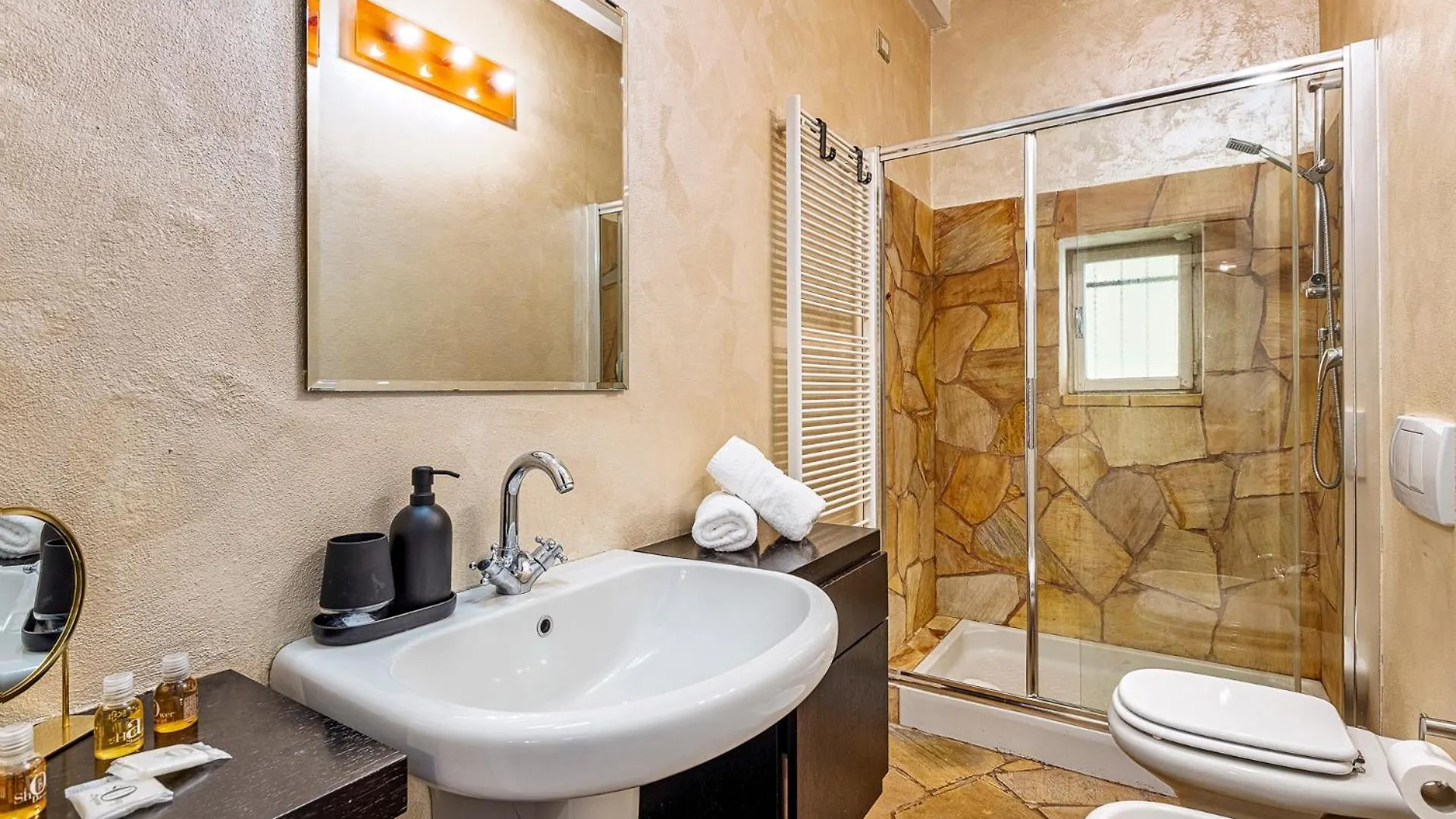 Brand New 2 Bedrooms Apartment In Brera Milaan 0*,  Italië